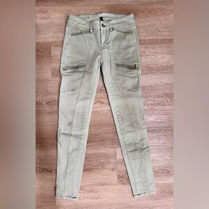 White House Black Market The Skinny Low Rise Cargo Pants Zip Ankle size 00